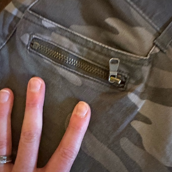 Democracy Camouflage Women Jeans size 10 - Picture 3 of 5